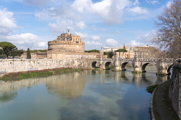 Obraz premium Castel Sant'Angelo and Tiber River under blue sky, Rome