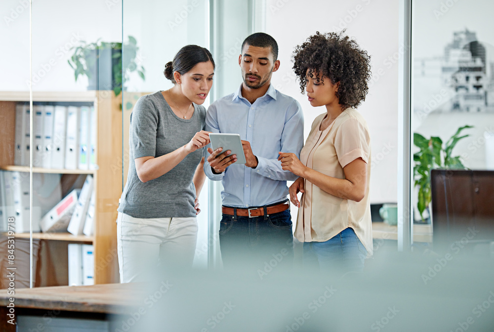 Aufkleber businesspeople, team and planning in office with tablet for collaboration or networking with technol