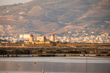 Obraz premium Trapani salt pond view at sunset in Mediterranean Sea
