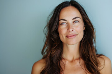 Naklejka premium A close up portrait of a woman with a subtle smile