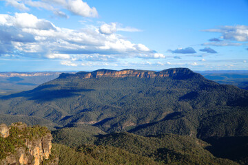 Landscape of The Three Sisters are an unusual rock formation in the Blue Mountains National Park of Katoomba , New South Wales, Australia, on the north escarpment of the Jamison Valley - Nature Track