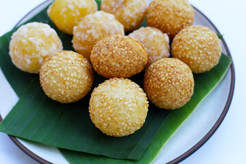 Thai snack, Fried mung bean stuffed balls