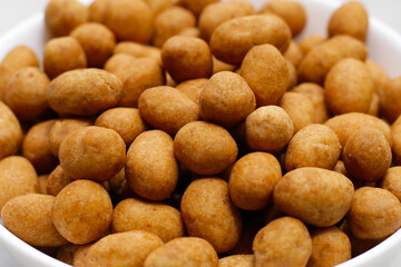 Coconut cream coated peanuts snack