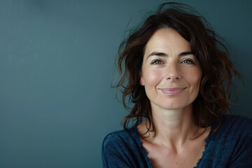 Fototapeta premium A close up portrait of a woman with a subtle smile