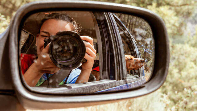 Photographer and Loyal Vizsla Companion Captured in Car Mirror
