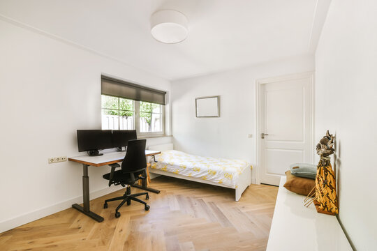 Minimalist bedroom with office area in Slotenslaan, Netherlands