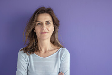Obraz premium A close up portrait of a woman with a subtle smile