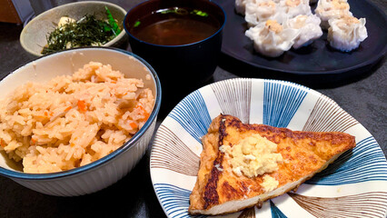 おろし生姜を添えた厚揚げ