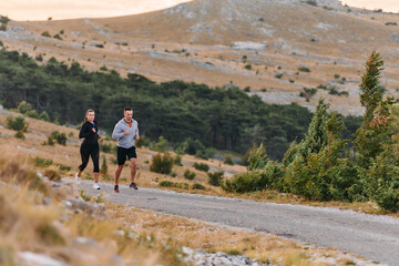 Obraz premium A Couple's Energizing Morning Run in the Mountains