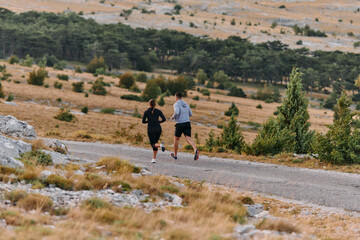  A Couple's Energizing Morning Run in the Mountains