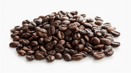 コーヒー豆の山。白い背景。
