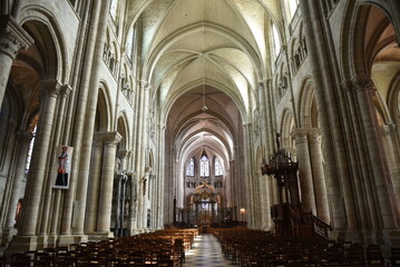 Obraz premium Nef de la cathédrale de Sens en Bourgogne. France