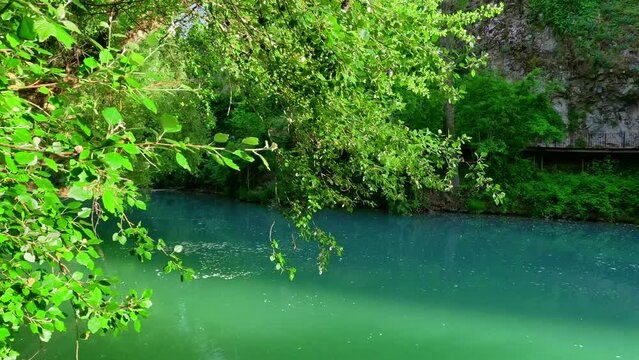Vello paraje natural del r&iacute;o j&uacute;car desde cuenca