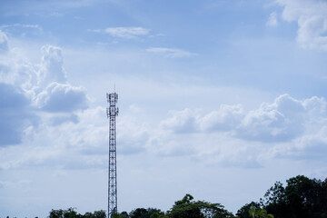 Obraz premium Signal tower or Mobile phone tower .Global connection and internet network concept.on blue sky.
