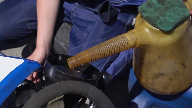 Pitstop service fills the fuel tank