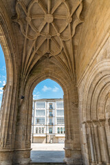 Obraz premium Arches and columns at the entrance of Lugo cathedral, Spain