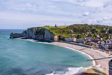 Plage et Falaises d' Étretat en Normandie