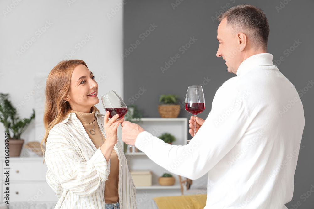 Poster Mature couple with glasses of wine at home