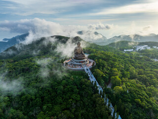 Tian Tan Buddha.