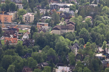 Obraz premium Houses and buildings on the neighborhood hillside