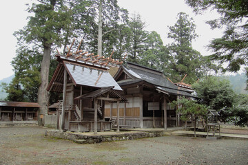 元伊勢下宮豊受大神社／「多賀之宮」と「土之宮」に挟まれた本殿／日本京都府
