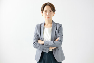 スーツを着た女性