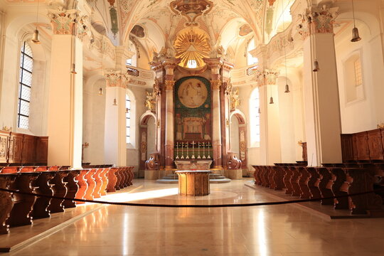 Blick in die Klosterkirche von Kloster Beuron in Baden-W+&uuml;rttemberg