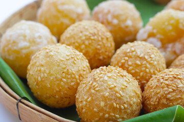 Thai snack, Fried mung bean stuffed balls