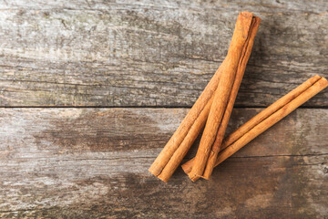 Ceylon cinnamon.Cinnamon sticks on a textured wooden background. Cinnamon roll and powder. Spicy spice for baking, desserts and drinks. Fragrant ground cinnamon. Close-up. Place for text. copy space
