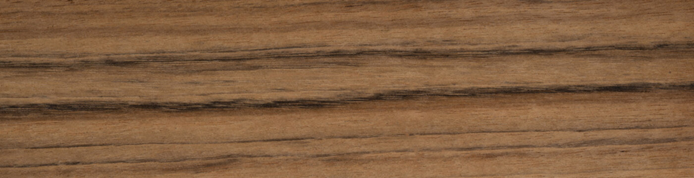 Striated Daniela veneer showcasing natural wood streaks and warm hues
