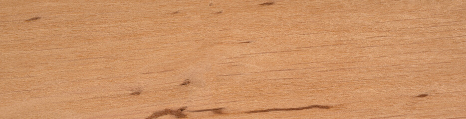 Smooth alder veneer with knots and natural wood lines