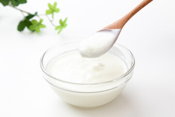 白背景にヨーグルト