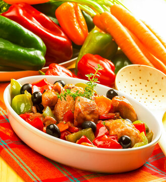 pollo con pimientos y aceitunas negras 
