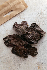 natural pet food made from chicken.