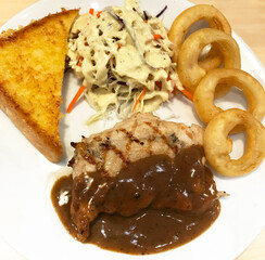 Grilled Chicken and Black Pepper Sauce with Toasted, Salad and Onion Ring