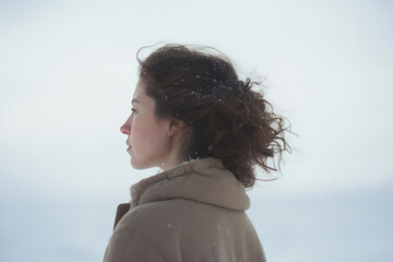 女, 女性, 横顔, 切ない, 悲しみ, 考える, 見つめる女性, 考える女性, 雪, 冬, 雪原, woman, female, profile, sad, sadness, thinking, gazing woman, thinking woman, snow, winter, snowfield