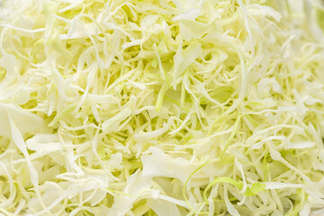 山盛りの千切りキャベツのクローズアップ