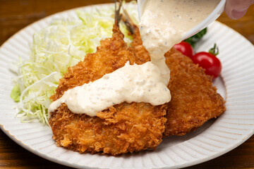 タルタルソースのかかったアジフライ