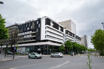 bâtiment moderne dans le treizième arrondissement de Paris en France