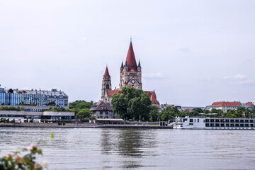 Mexikokirche genannt in Wien in Frühling, Franz von Assisi-Kirche