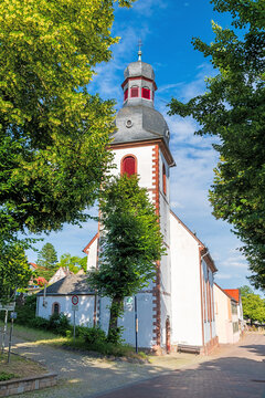 Barocke Dorfkirche Sankt Philipp der Einsiedler in Zell im Zellertal, Rheinland-Pfalz, Deutschland