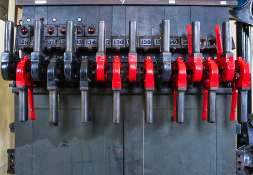 Interlocking railroad train signal switching machine 