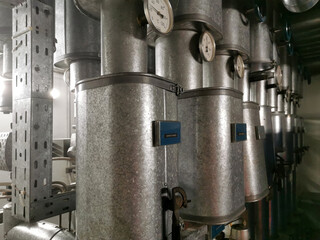 Heizungstechnik einer großen Heizungsanlage