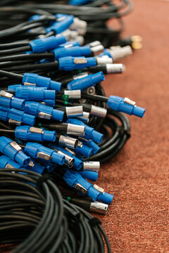 Cables and connectors for installation of LED panels