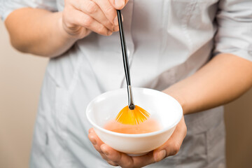 Beautician wet brush