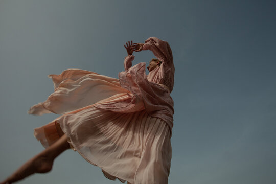 A dance in the pink dress