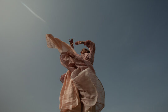 A dance in the pink dress