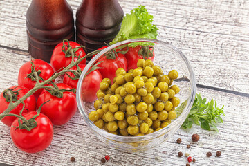 Canned sweet green peas conserve