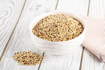 Raw dry quinoa cereal grain