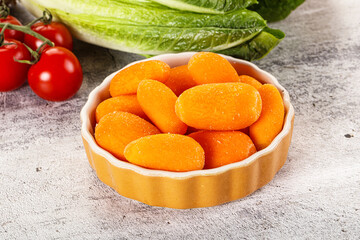 Small baby mini organic carrot